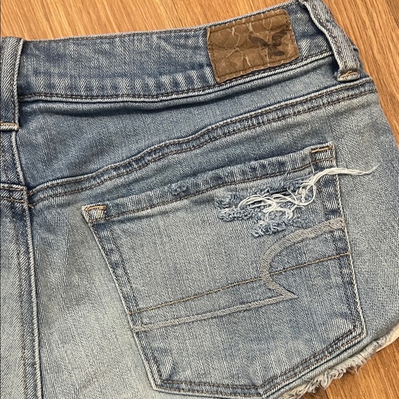American Eagle Outfitters Women's Light Blue Ripped Jean Shorts super low shorts - Picture 6 of 6